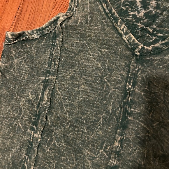 Zenana Outfitters Green Cut Out Tank Top - Picture 2 of 4